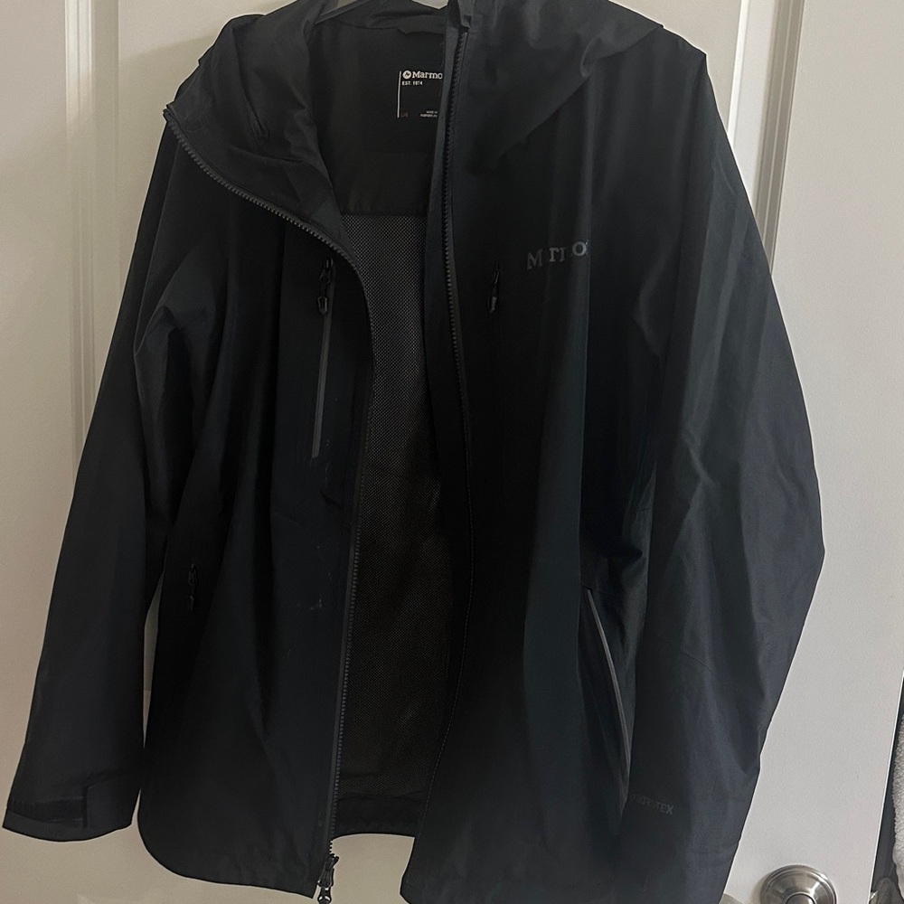 Marmot Women’s  Black Raincoat
